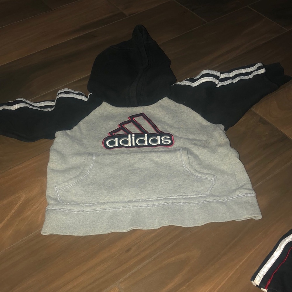 Toddler adidas sweatsuit - Picture 3 of 5